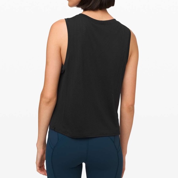 𝅺LULULEMON Train to be Tank in Black - Picture 2 of 16